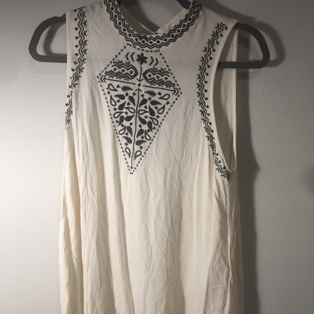 White And Black Tank-Top